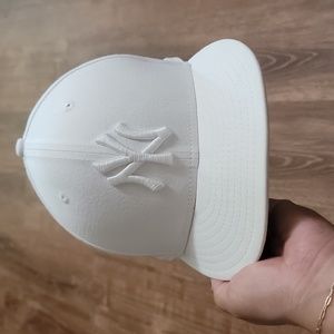 Limited Edition LE Men's White New Era New York Yankees Hat Size 7